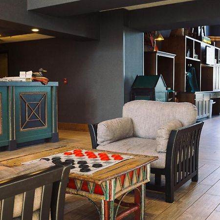 Wildwood Lodge & Suites Clive Bagian luar foto