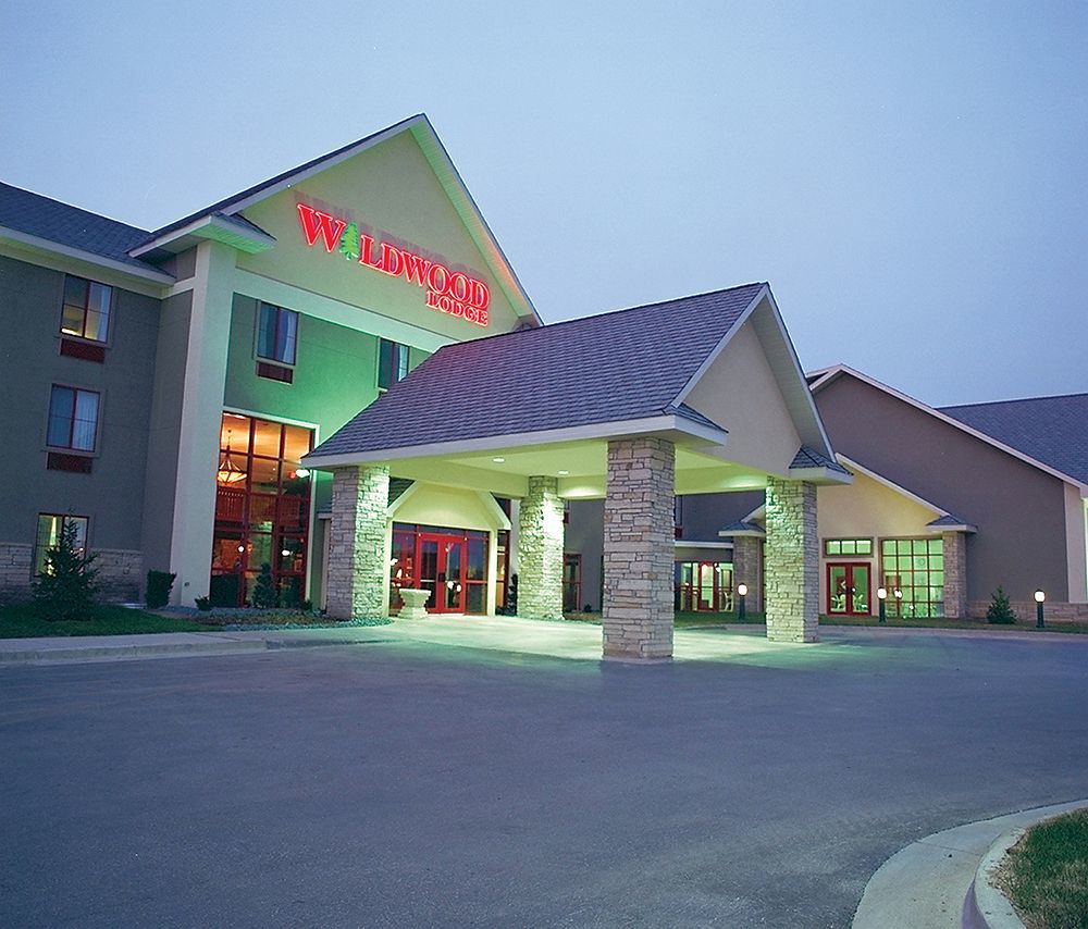 Wildwood Lodge & Suites Clive Bagian luar foto