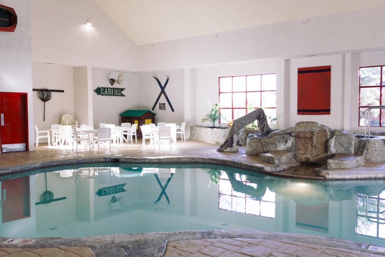 Wildwood Lodge & Suites Clive Bagian luar foto