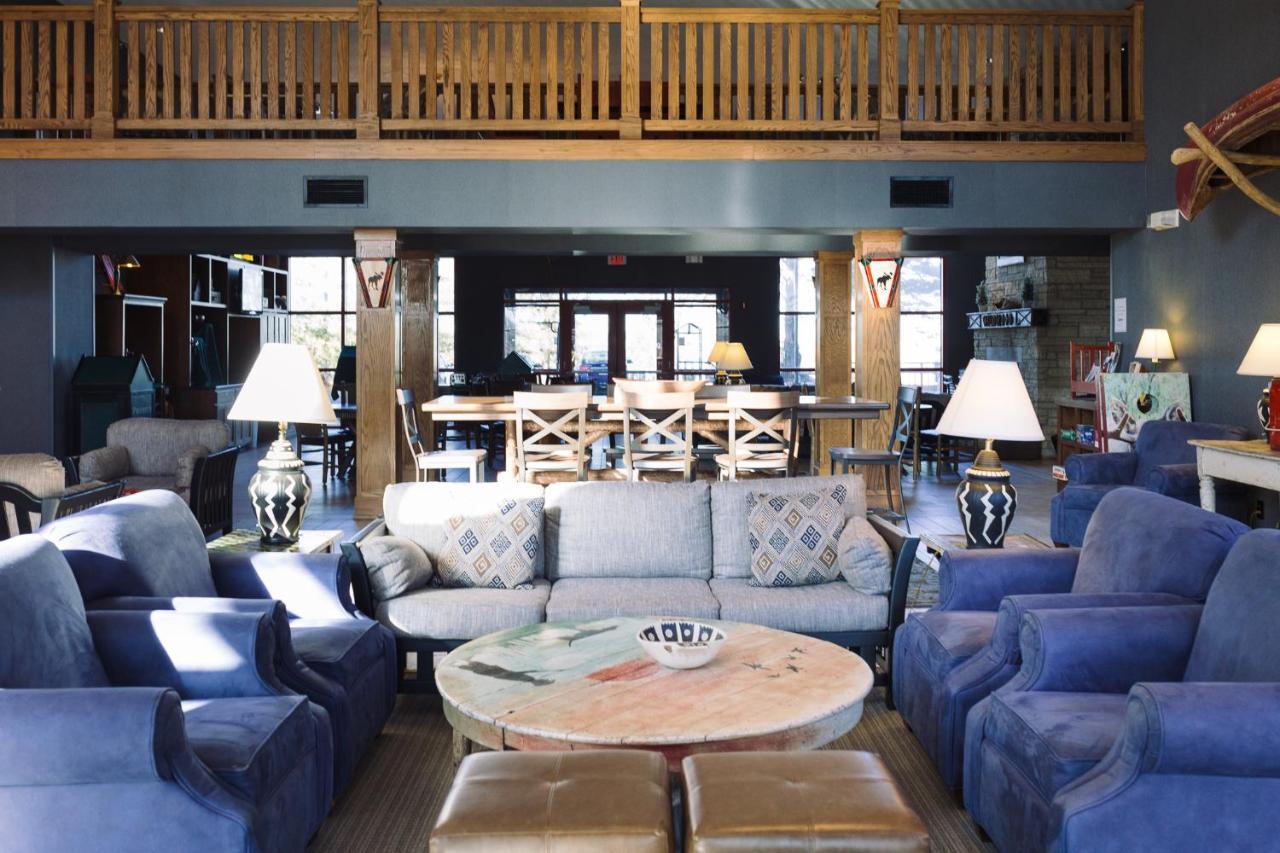 Wildwood Lodge & Suites Clive Bagian luar foto