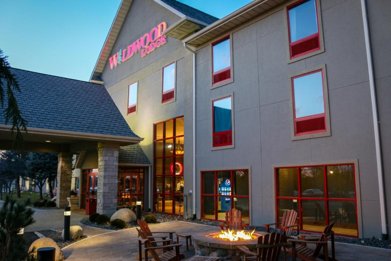 Wildwood Lodge & Suites Clive Bagian luar foto