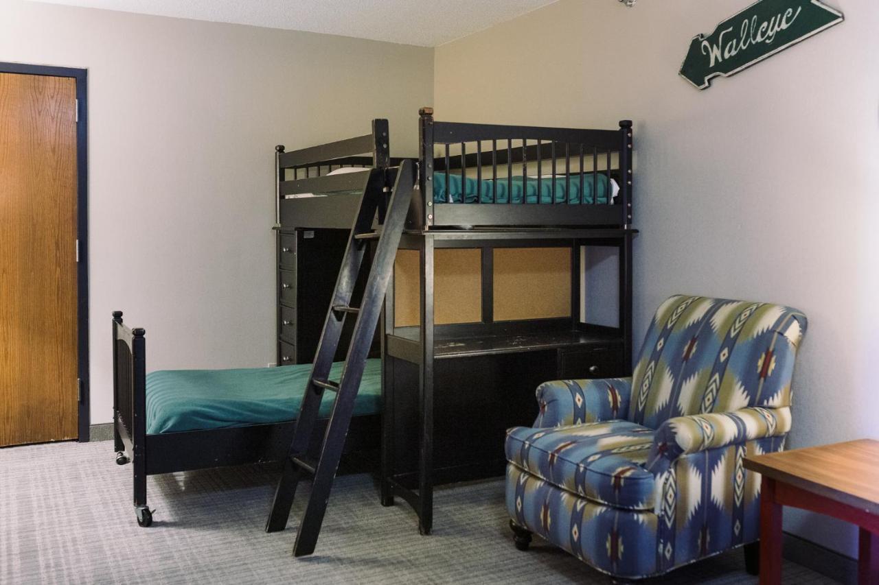Wildwood Lodge & Suites Clive Bagian luar foto